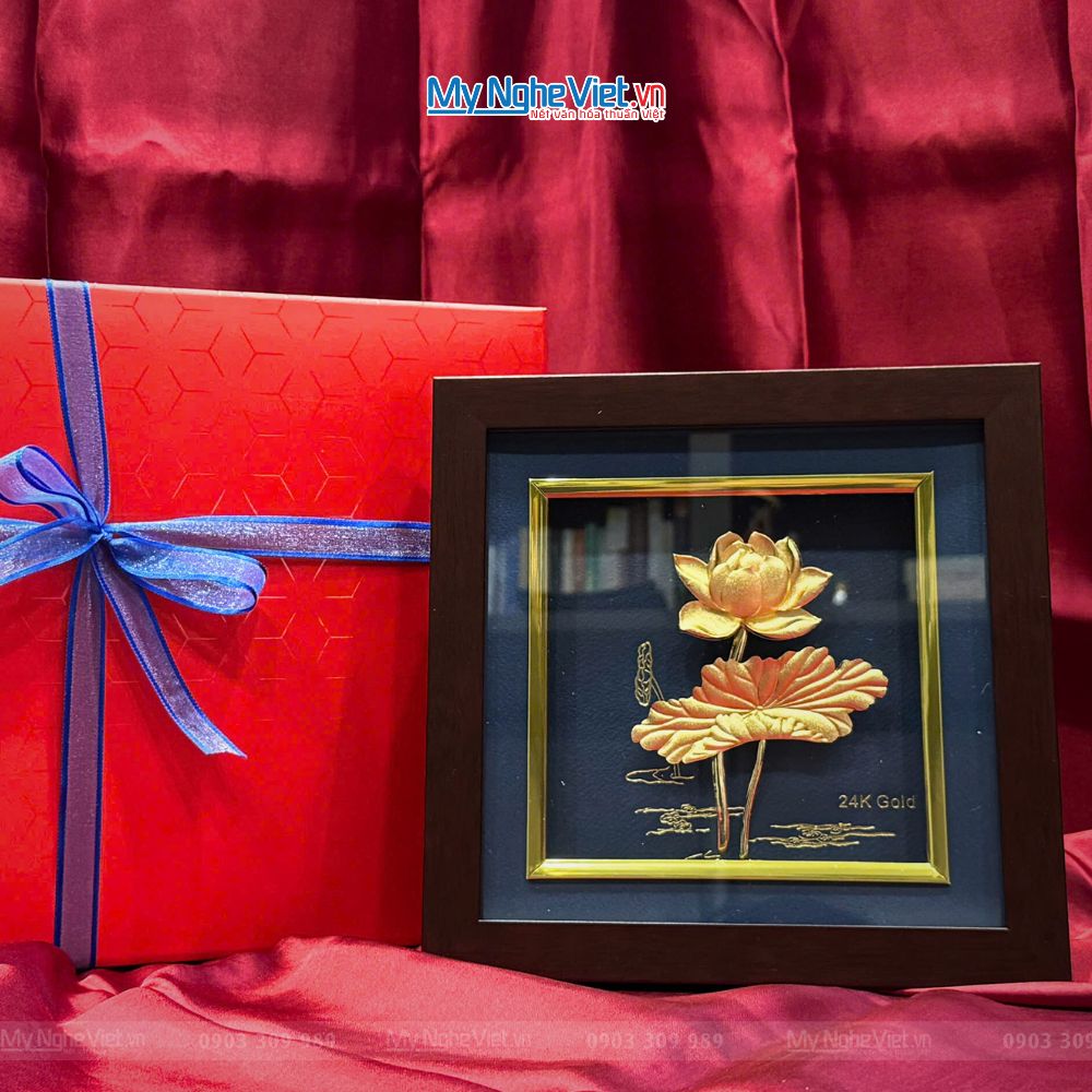 tranh sen đồng dát vàng