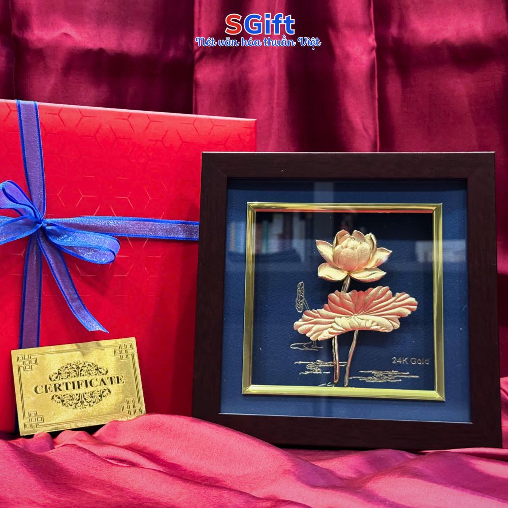 tranh hoa sen dát vàng
