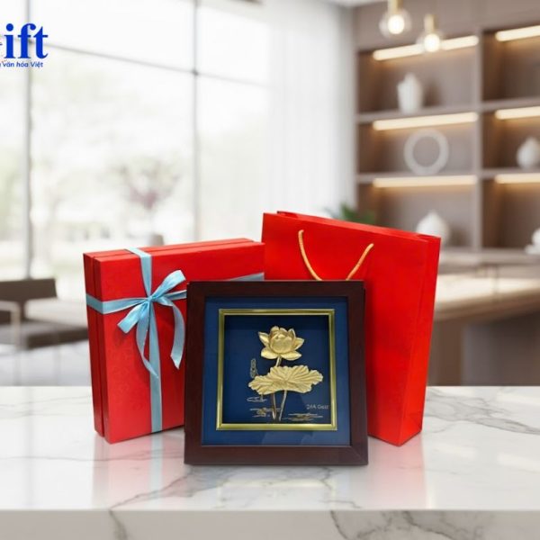 Tranh Đồng Hoa Sen Dát Vàng 24K Nền Xanh Để Bàn SGMNVHD04.2