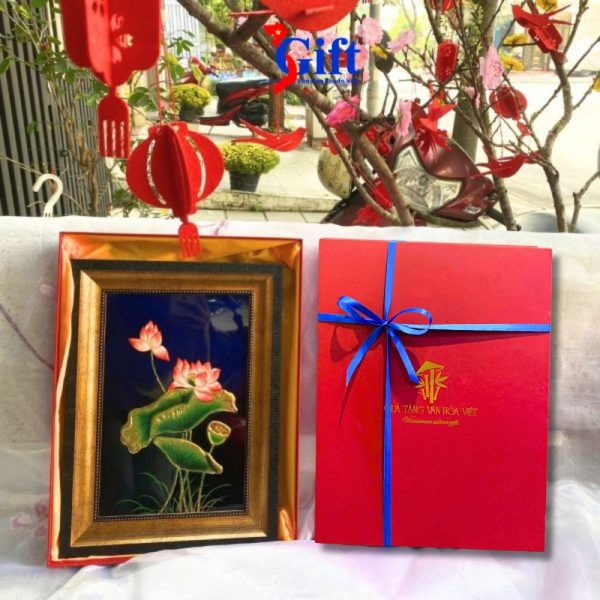 Tranh Sơn Mài Hoa Sen Đắp Nổi Nền Xanh
