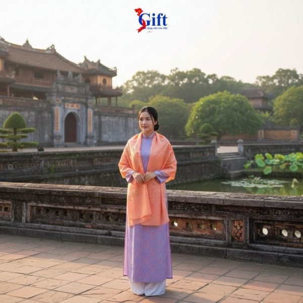 Khăn Lụa Tơ Tằm Vẽ Chợ Bến Thành Màu Cam