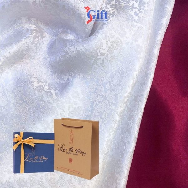 Bộ Vải Áo Dài Họa Tiết Mai Nhí Trắng - Hộp Xanh & Túi Quà Tặng SGLHD99-2S