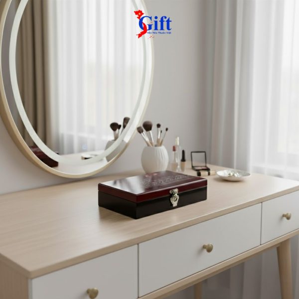 Hộp Trang Sức Sơn Mài Vẽ Chợ Bến Thành Màu Đỏ