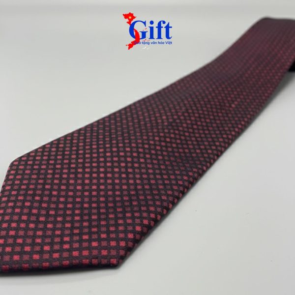 Cà Vạt Lụa Tơ Tằm Họa Tiết Chấm Bi Đỏ - Hộp Xanh SG07.2