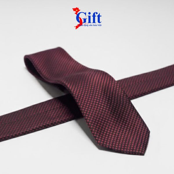 Cà Vạt Lụa Tơ Tằm Họa Tiết Chấm Bi Đỏ - Hộp Xanh SG07.2