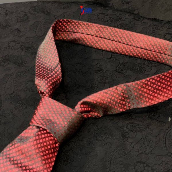 Cà Vạt Lụa Tơ Tằm Họa Tiết Chấm Bi Đỏ