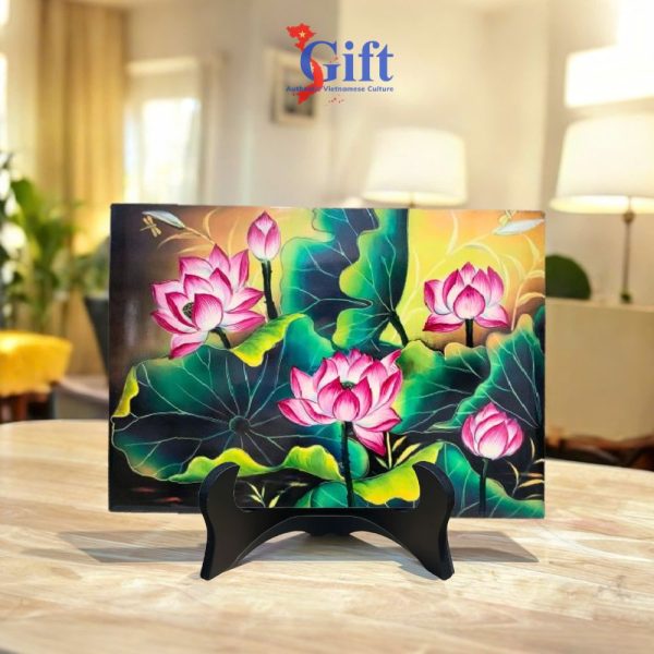 Tranh sơn mài hoa sen đắp nổi