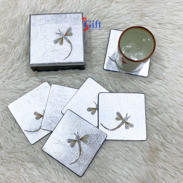 Lót Ly Chuồn Chuồn Vuông Cẩn Trứng Bạc – Kiệt Tác Sơn Mài Đậm Chất Việt