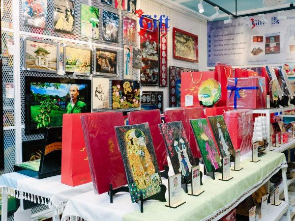 Showroom sơn mài Sgift