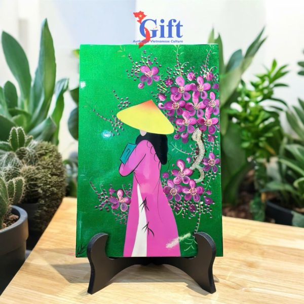 Tranh Sơn Mài Cô Gái Nền Xanh Lá Hoa Đào SGTSM437/2