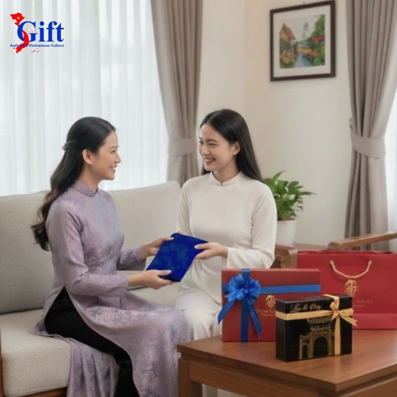 Blue Cloud Pattern Mulberry Silk Scarf & Lacquerware Gift Set