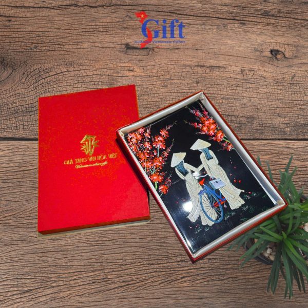 Tranh Sơn Mài 2 Cô Gái Áo Dài Trắng Đội Nón Lá SGMNVSMHD003