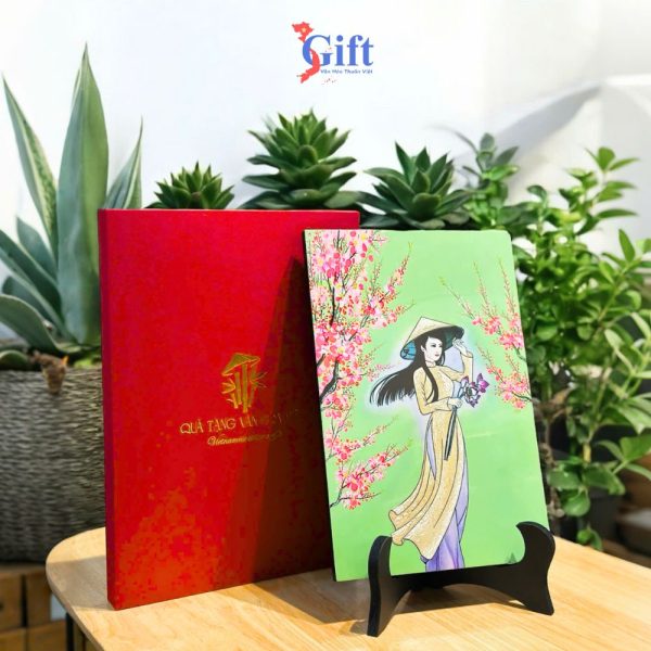 Tranh Sơn Mài Cô Gái Áo Dài Vàng SGMNVSMHD003 – Tinh Hoa Việt Đậm Chất Thanh Lịch