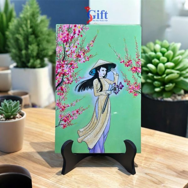 Tranh Sơn Mài Cô Gái Áo Dài Vàng SGMNVSMHD003 – Tinh Hoa Việt Đậm Chất Thanh Lịch