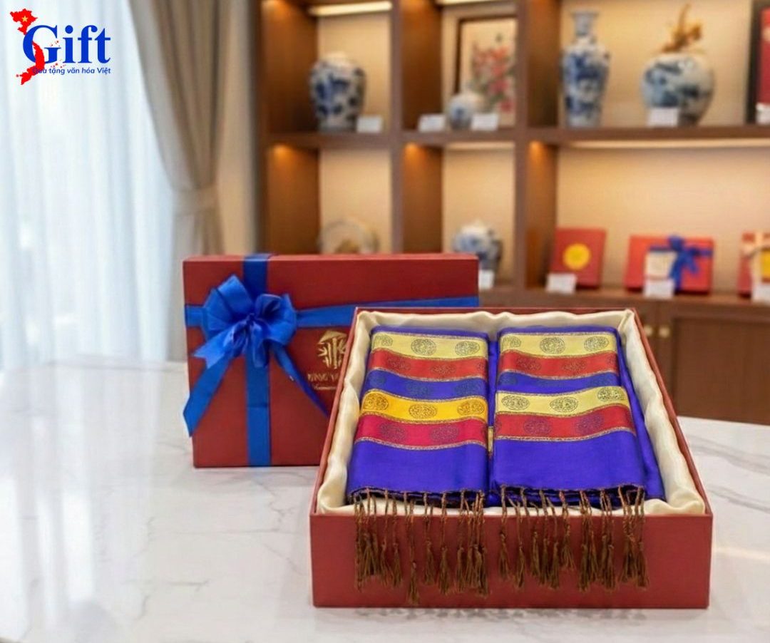 Khăn Lụa Trống Đồng Văn Miếu Quốc Tử Giám Sgift (3) Khăn Lụa Trống Đồng Văn Miếu Quốc Tử Giám Sgift