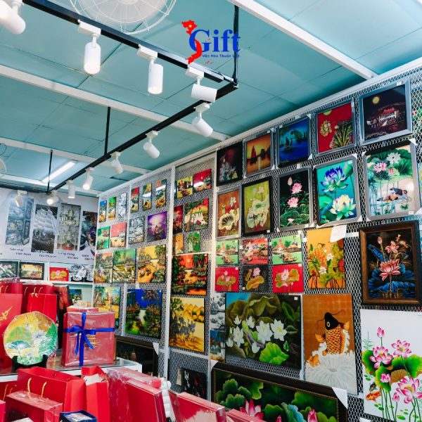Showroom tranh sơn mài SGift