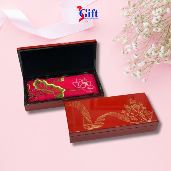 Hộp sơn mài họa tiết mâm sôi đỏ