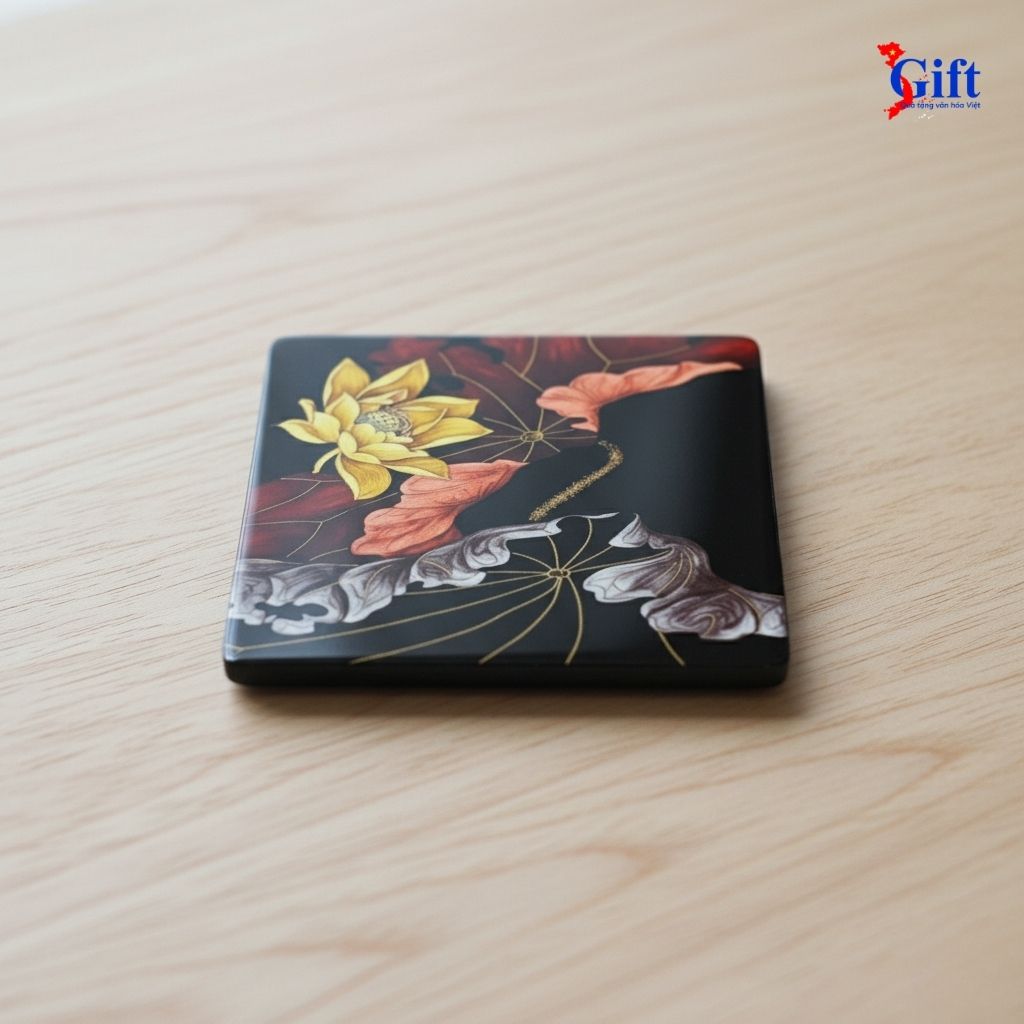 Đế Lót Ly sơn mài vuông hoa sen vàng nền đỏ đen DLL10-10