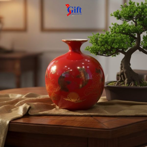 Bình thu tài hút lộc vẽ nhị cảnh cá sen vạn sự như ý nền đỏ