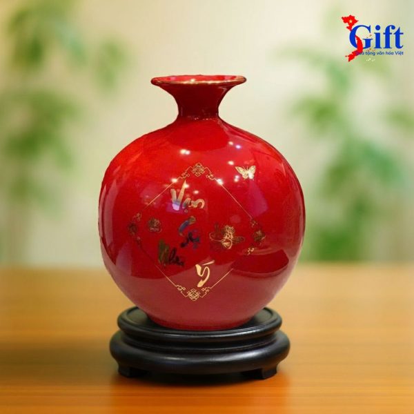 Bình thu tài hút lộc vẽ nhị cảnh cá sen vạn sự như ý nền đỏ