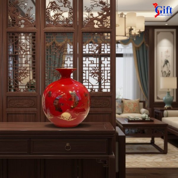 Bình thu tài hút lộc vẽ nhị cảnh cá sen vạn sự như ý nền đỏ