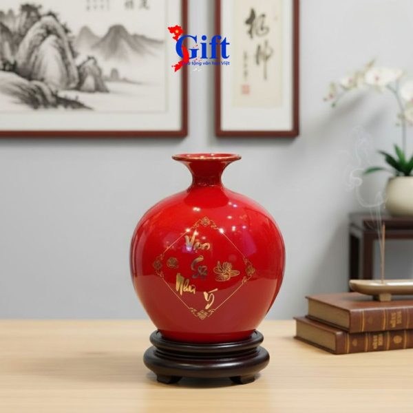 Bình thu tài hút lộc vẽ nhị cảnh cá sen vạn sự như ý nền đỏ