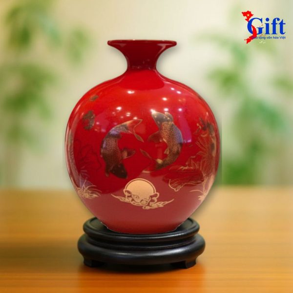 Bình thu tài hút lộc vẽ nhị cảnh cá sen vạn sự như ý nền đỏ