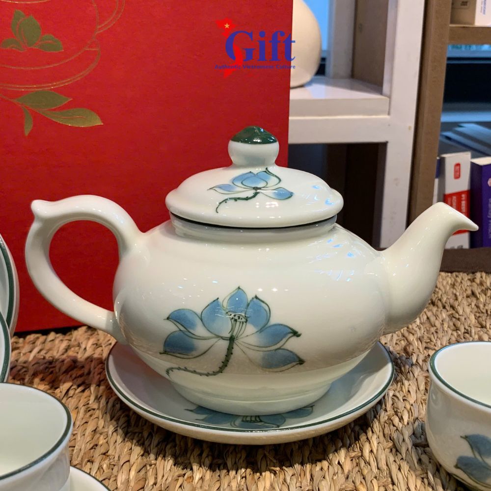 Bình trà Bát Tràng men kem vẽ sen xanh (2) Bình trà Bát Tràng men kem vẽ sen xanh