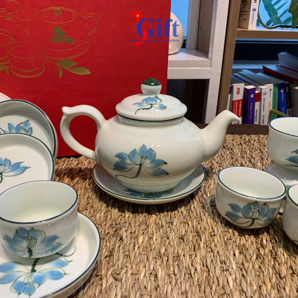 Bình trà Bát Tràng men kem vẽ sen xanh (3) Bình trà Bát Tràng men kem vẽ sen xanh