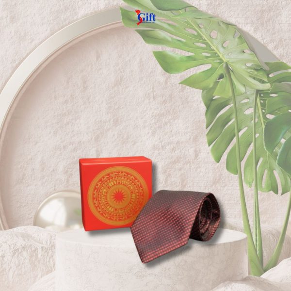 Cà Vạt Lụa Tơ Tằm Họa Tiết Chấm Bi Đỏ - Hộp Sơn Mài Cao Cấp SG07.4