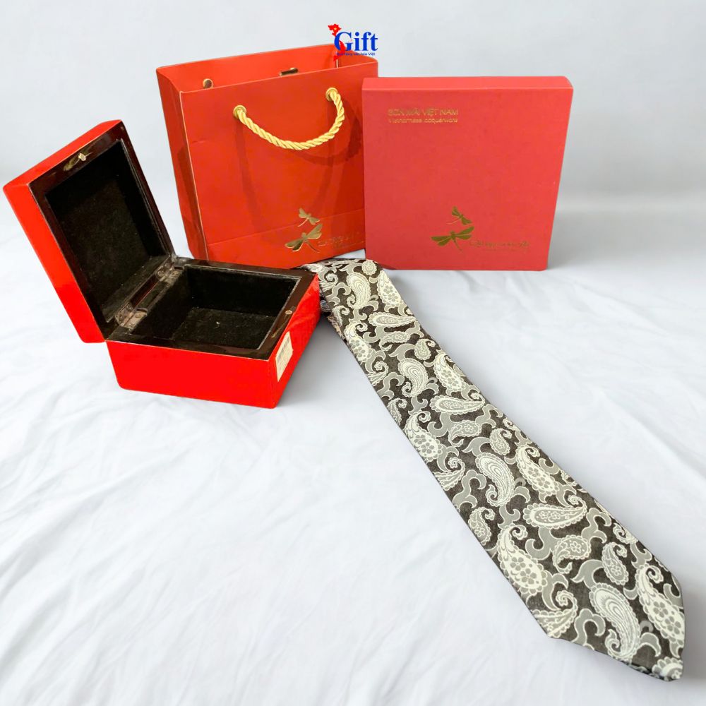 Cà vạt lụa cao cấp họa tiết đuôi công