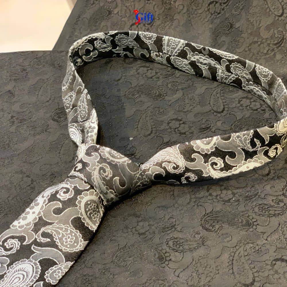 Cà vạt lụa cao cấp họa tiết đuôi công