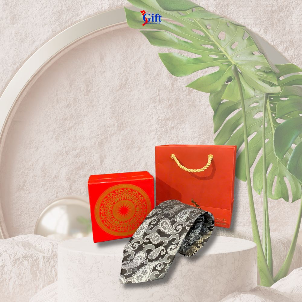 Cà vạt lụa cao cấp họa tiết đuôi công