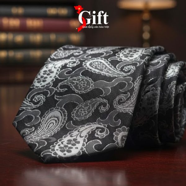 Cà Vạt Lụa Tơ Tằm Họa Tiết Đuôi Công