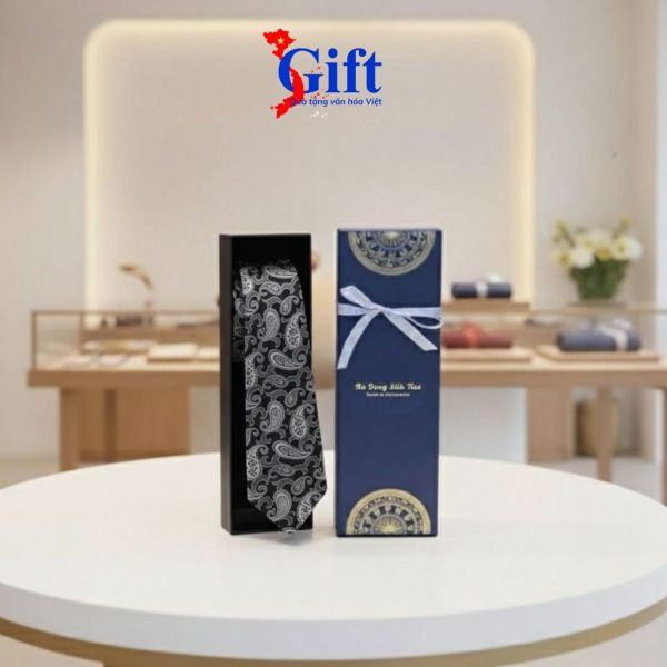 Cà Vạt Lụa Tơ Tằm Họa Tiết Đuôi Công