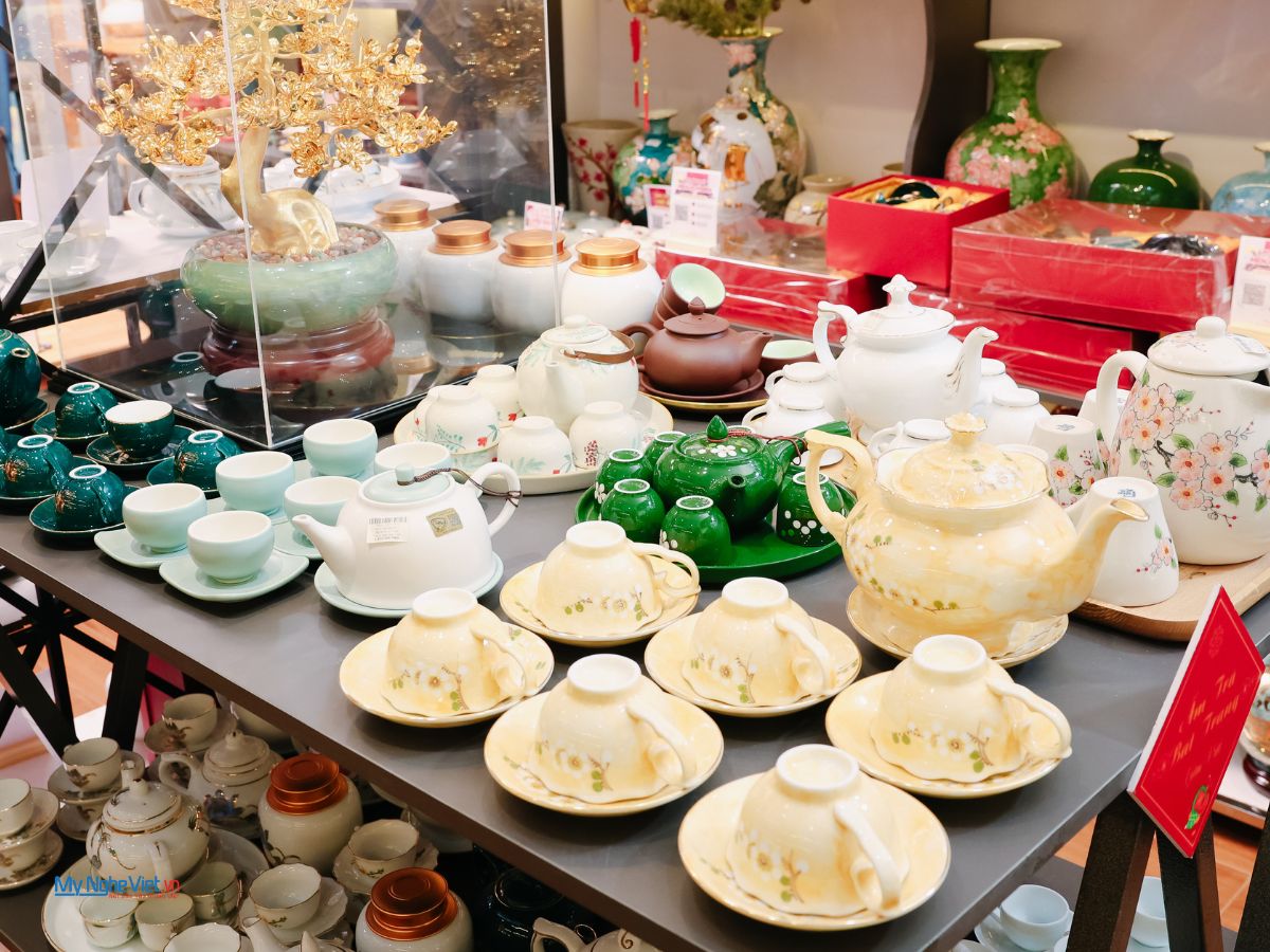 Showroom gốm Bát Tràng Showroom gốm Bát Tràng