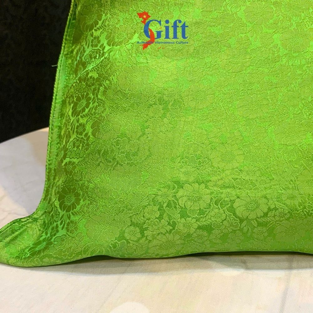 “Vỏ gối lụa Hà Đông 100% tơ tằm tự nhiên – quà tặng văn hóa Việt”.