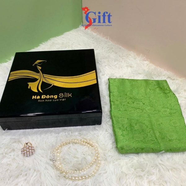 Vỏ gối lụa Hà Đông cúc xanh - Hộp sơn mài SGLNL4040/1