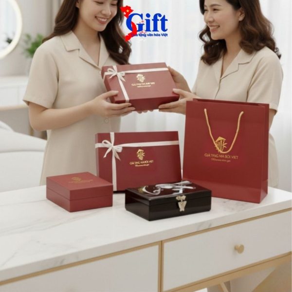 Quà tặng hộp trang sức sơn mài cô gái Việt
