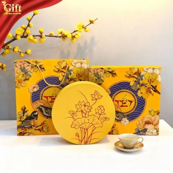 Hộp Mứt Tết Sơn Mài 5 Ngăn Nền Vàng Vẽ Sen Sang Trọng | SGHMTBL11/1