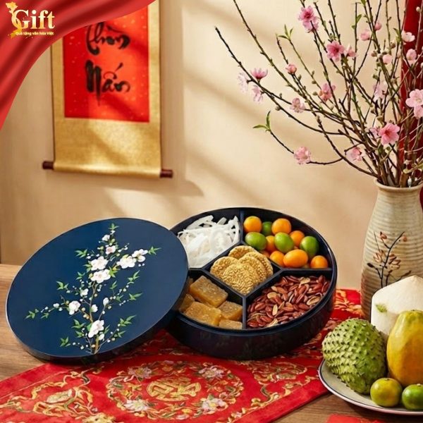 Hộp Mứt Tết Sơn Mài 5 Ngăn Nền Xanh SGHMTBL09/2 – Khởi Xuân Cát Tường, Tròn Đầy Phúc Lộc