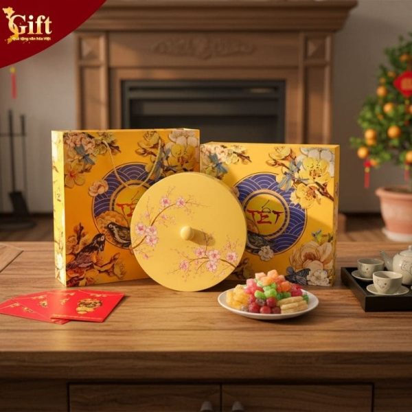 Hộp Mứt 4 Ngăn Nền Vàng D30xH7 SGHMTBL11/7 – Điểm Nhấn Sang Trọng Cho Mâm Tết Việt