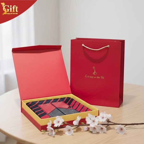 Khăn lụa cao cấp - Red Silk Scaft 100% 60x60cm SG-HBHT60-12