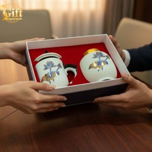 Set hũ đựng trà & ly lọc trà họa tiết Sen xanh Quà tặng gốm sứ tinh tế SetLLTHDTSX S11