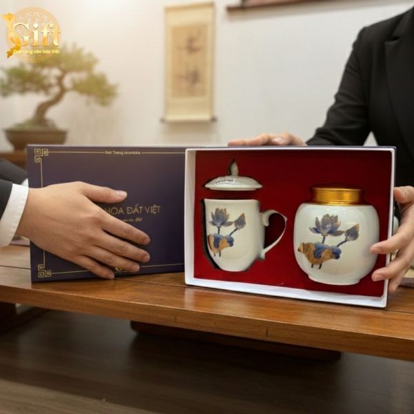 Set hũ đựng trà & ly lọc trà họa tiết Sen xanh Quà tặng gốm sứ tinh tế SetLLTHDTSX S11