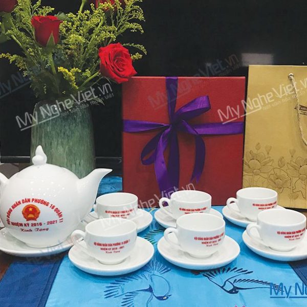 Quà tặng đại hội cơ quan Bộ bình trà in logo