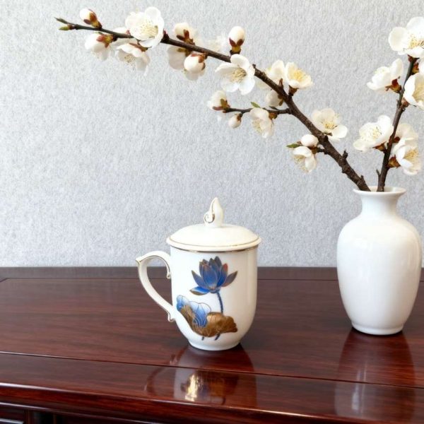 Ly Sứ Nắp Chóp Lửa Viền Vàng Kim SGLSVBT012 – Quà Tặng Doanh Nghiệp