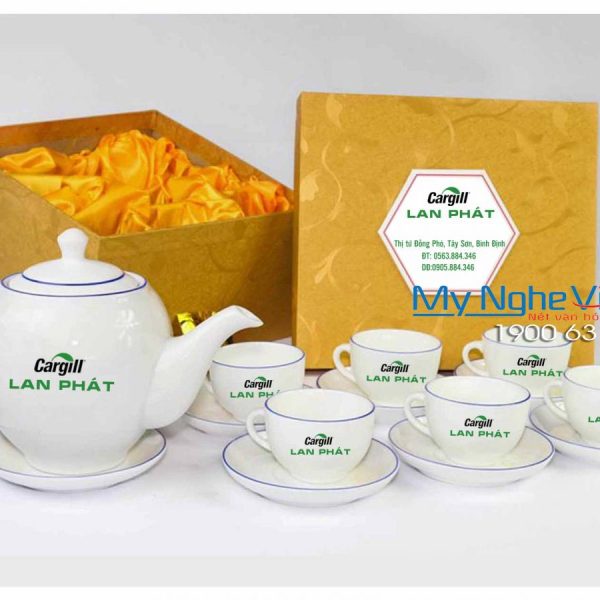 Bộ ấm trà (ấm chén) men trắng viền chỉ xanh dương MNV-BT236- Cargill Lan Phát (HÀNG ĐẶT)