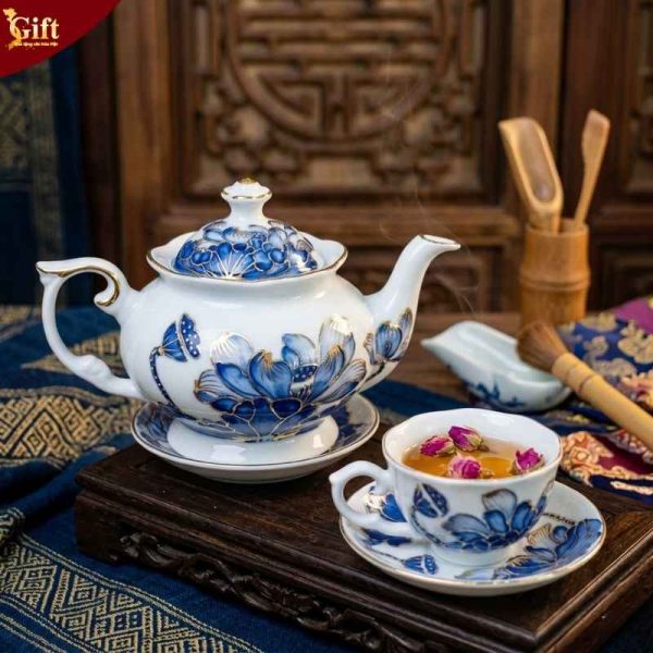 Bộ bình trà sen xanh đắp nổi và lọ hoa