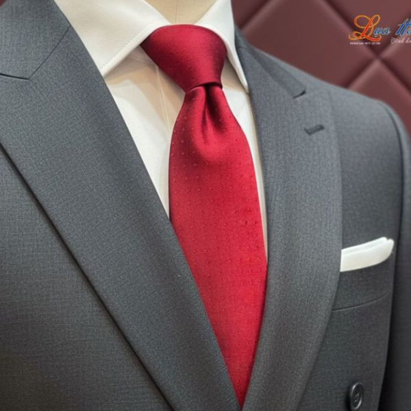 Cà vạt lụa tơ tằm họa tiết chấm bi đỏ MNV-CRV75